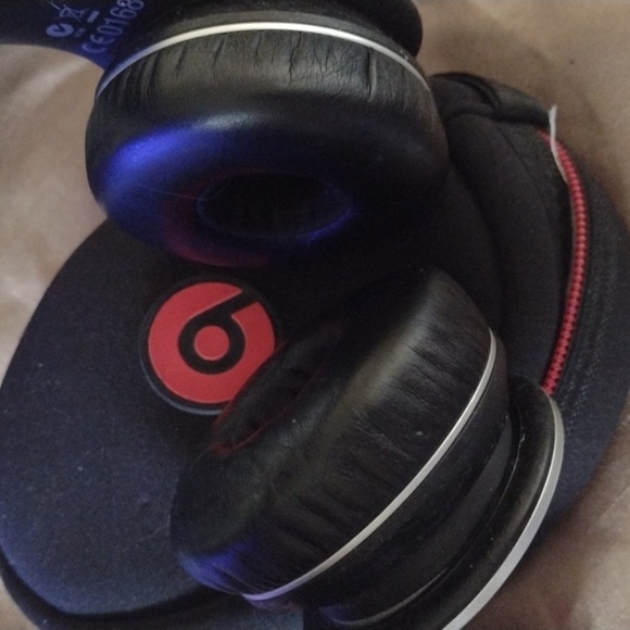 Beats Rare Pro Silver Black and Red Headphones NWOT - Picture 3 of 3